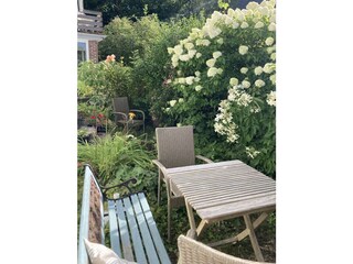 kleiner kuscheliger Terrassensitzplatz
