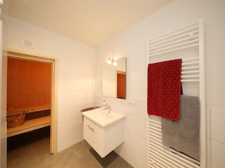 Wellnessbad mit Handtuchwärmer,