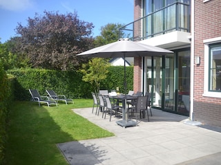 garden+terrace on the south
