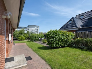 Eingangsbereich mit Garten