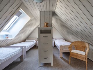 Schlafzimmer mit Blick auf den Deich / Familienlagune