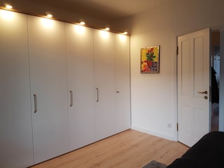 Großer Schlafzimmerschrank