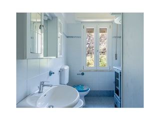 Badezimmer mit Dusche