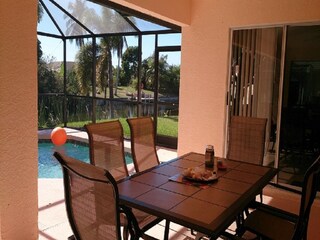 Lanai mit Esstisch