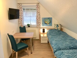 Schlafzimmer (2) mit Fernseher