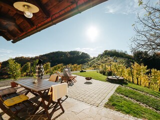 Terrasse-Winzerwohnung im Herbst