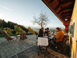 gemütliches Jausnen auf der Terrasse