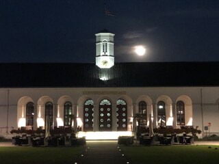 Conversationshaus bei Nacht