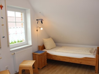 Einzelbettenschlafzimmer OG