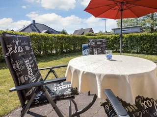 Sonnige Gartenterrasse