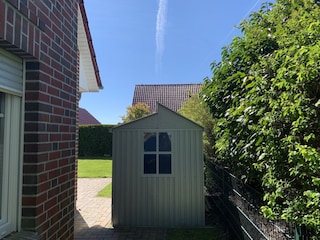 kleines Gartenhaus für Fahrräder
