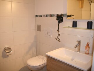 zweites Bad mit Dusche