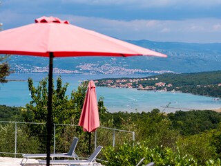 Ferienhaus mit Meerblick und Pool