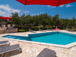 Ferienhaus mit Meerblick und Pool