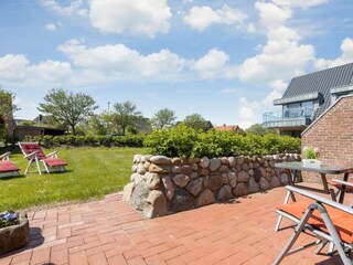 Sonnige Gartenterrasse