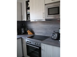 Umluftbackofen mit Cerankochfeld und Microwelle