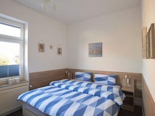 2 Boxspringbetten, je (90 x 200 cm) verschiebbar