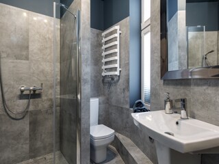 Badezimmer mit Dusche