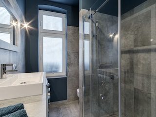 Neues Badezimmer mit Dusche
