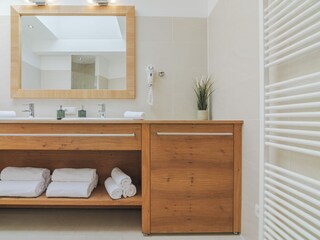Badezimmer mit DU/Bad/WC