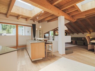 Wohnzimmer mit Küche hat 50 qm