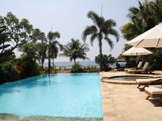 Large private swimmingpool