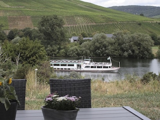 Mosel- und Burgblick von der Terrasse