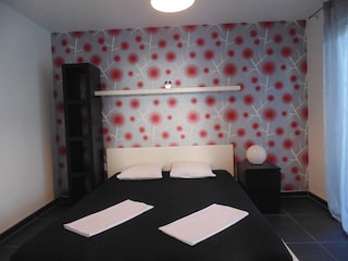 Schlafzimmer 1