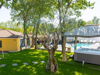 direkt am Pool, Jacuzzi nicht im Angebot