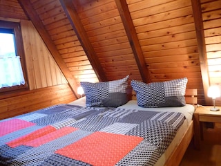 Schlafzimmer mit Doppelbett