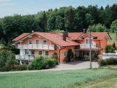 Aussenansicht, mit  den 2 Balkone der Ferienwohnung