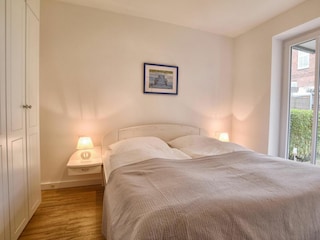 Von diesem Schlafzimmer haben Sie einen direkten Zugang zu Ihrer Terrasse.