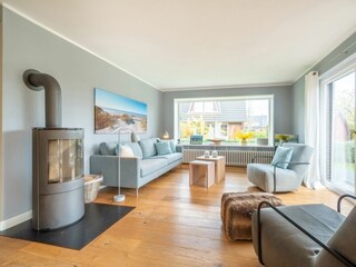 Der Ofen sorgt für eine wohlige Atmosphäre.