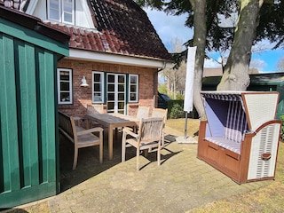 Terrasse mit Strandkorb