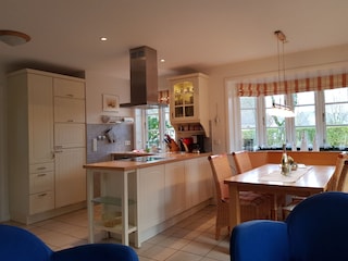 Küche mit Essbereich