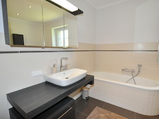 Dusch- und Wannenbad Erdgeschoss