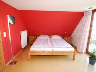 Schlafzimmer 1