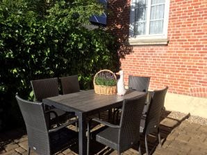 Ferienwohnung Terrassenwohnung "Lönneberger" auf dem Hof - Petersdorf - image1