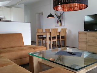 Wohnzimmer mit Essplatz