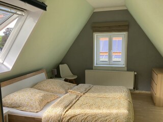 Schlafzimmer mit Doppelbett