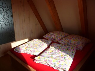Schlafzimmer oben mit Doppelbett