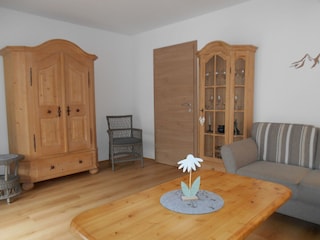 Wohnzimmer mit TV Schrank