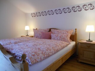 Schlafzimmer 1