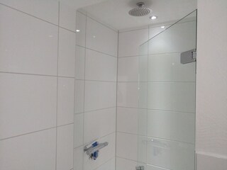 Bad mit Regendusche