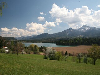 Faaker See mit Karawanken Massiv und Mittagskogel