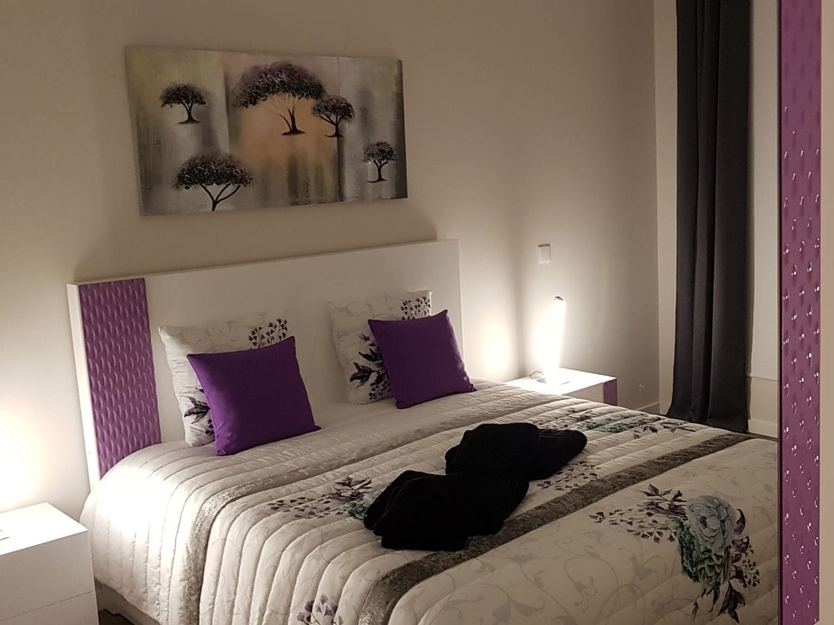 Schlafzimmer "Purple"