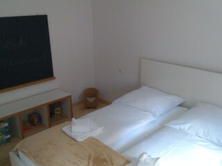 Double bed 2nd bedroom / children's room 160 x 200 cm