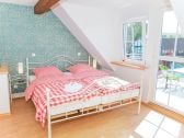 Schlafzimmer mit Ausgang zur Dachterrasse