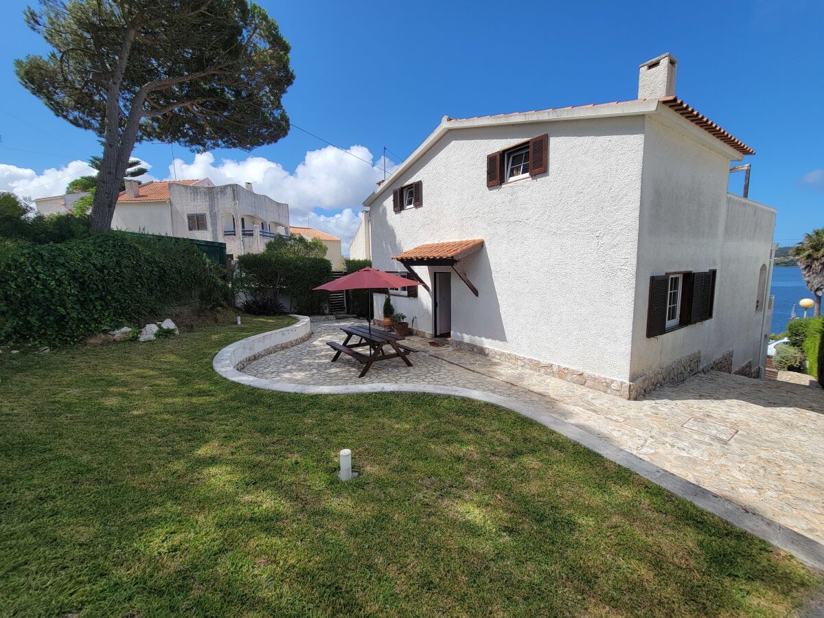 Terrasse hinter dem Haus