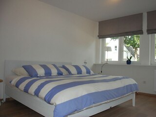 wunderbare Betten aus Loom der Firma Vincent Sheppard und exklusive Bettwäsche – aus Damast und C...